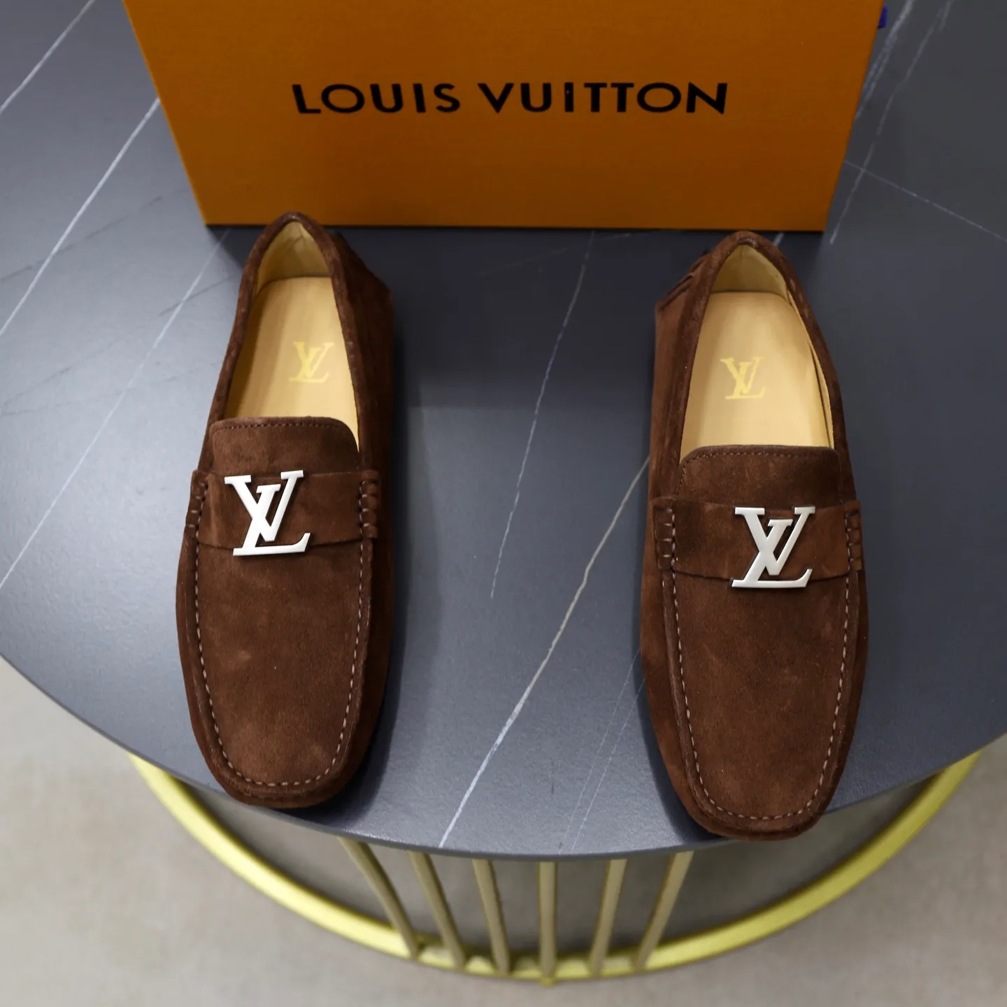 Ex-factory price: 480💰【LV】Louis Vuitton ⚠️High-end men’s driving and pedal series ⚠️38-44 (customized for 45) ⚠️All original cowhide leather! Thick and soft! Made entirely of calfskin lining! Rubber sheet anti-slip beanie sole! Three-dimensional package technology! Fashionable and classic! Handicrafts! Original high quality! Feel free to compare!